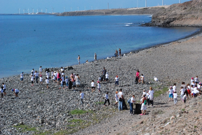 Santa Lucía celebra el Día Internacional de Limpieza de Playas con una acción en Bahía de Formas