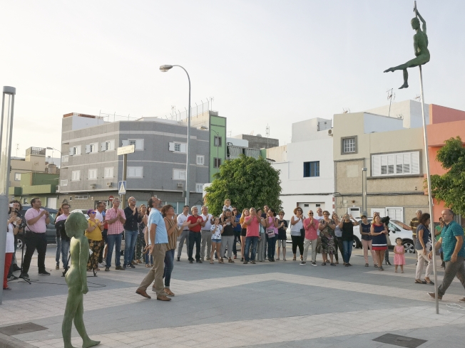 La escultura ‘Los niños de La Fortaleza’ toma vida en la nueva plaza del Ateneo Municipal