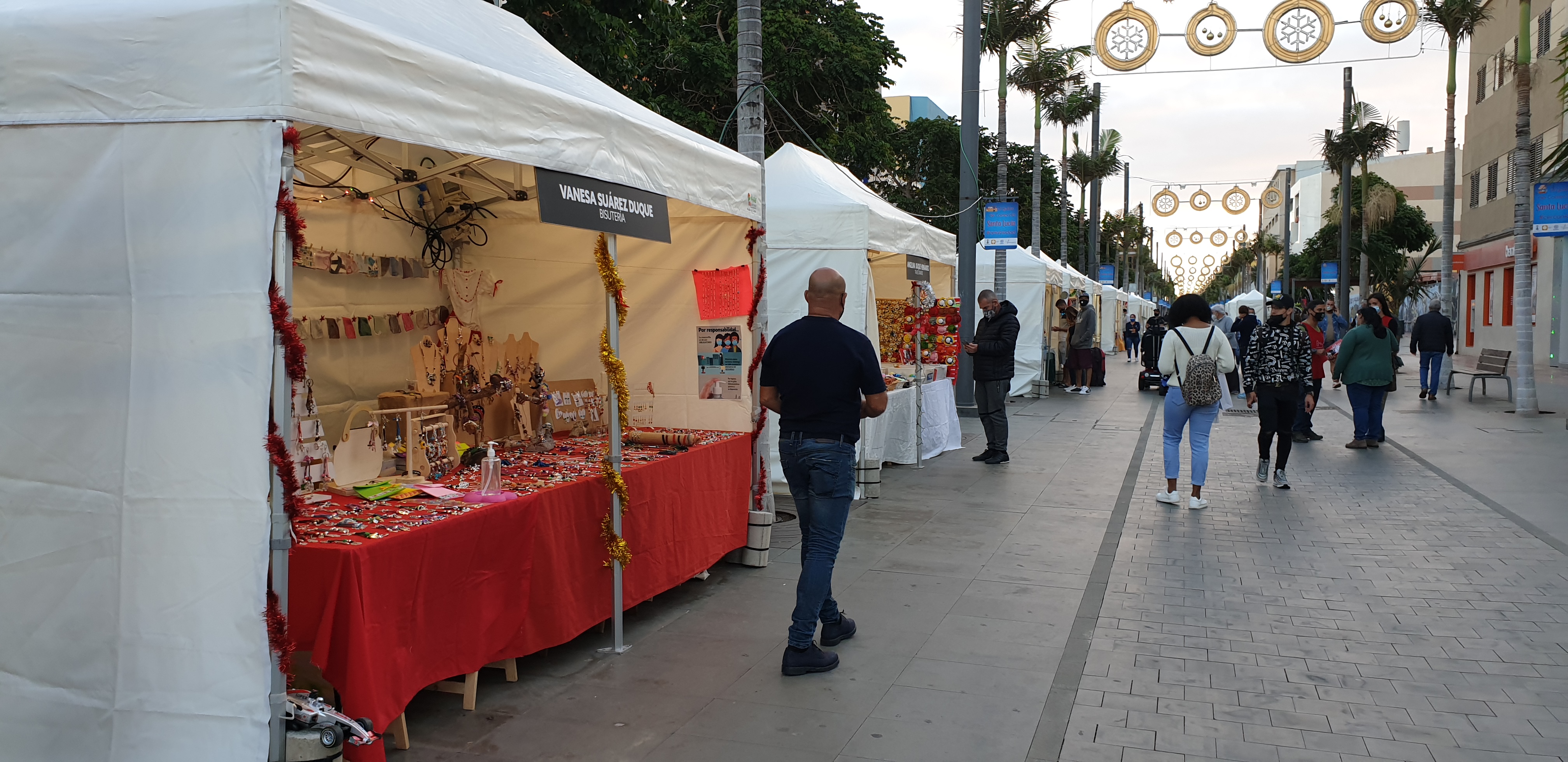 La Feria de Navidad regresa a la Avenida de Canarias con puestos de artesanía, reciclaje, bisutería y productos de repostería creativa
