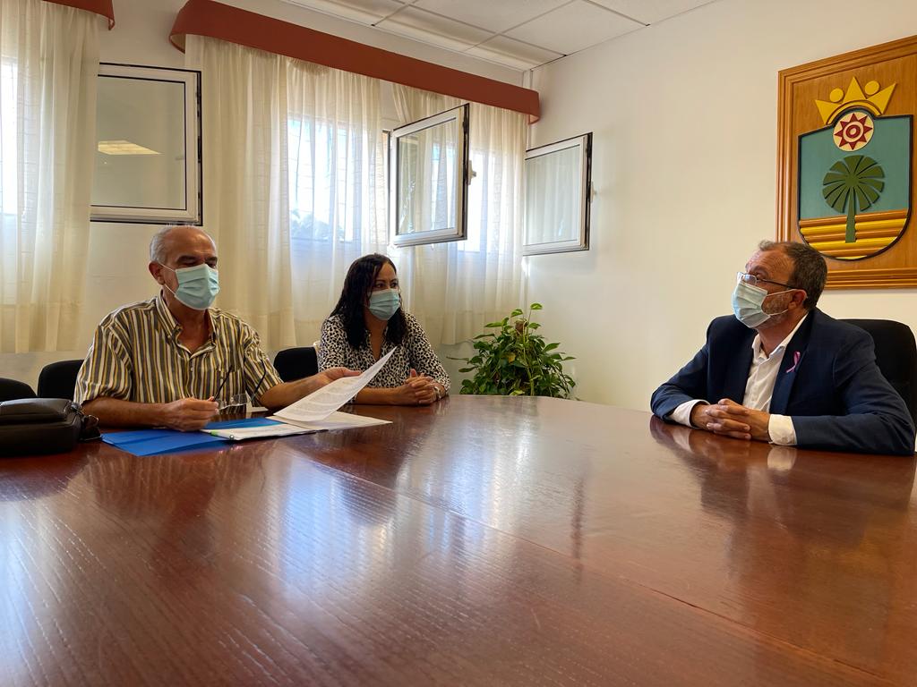El alcalde muestra su apoyo a la dirección del CEPA de Santa Lucía de Tirajana ante la orden de Educación que limita la permanencia del alumnado 