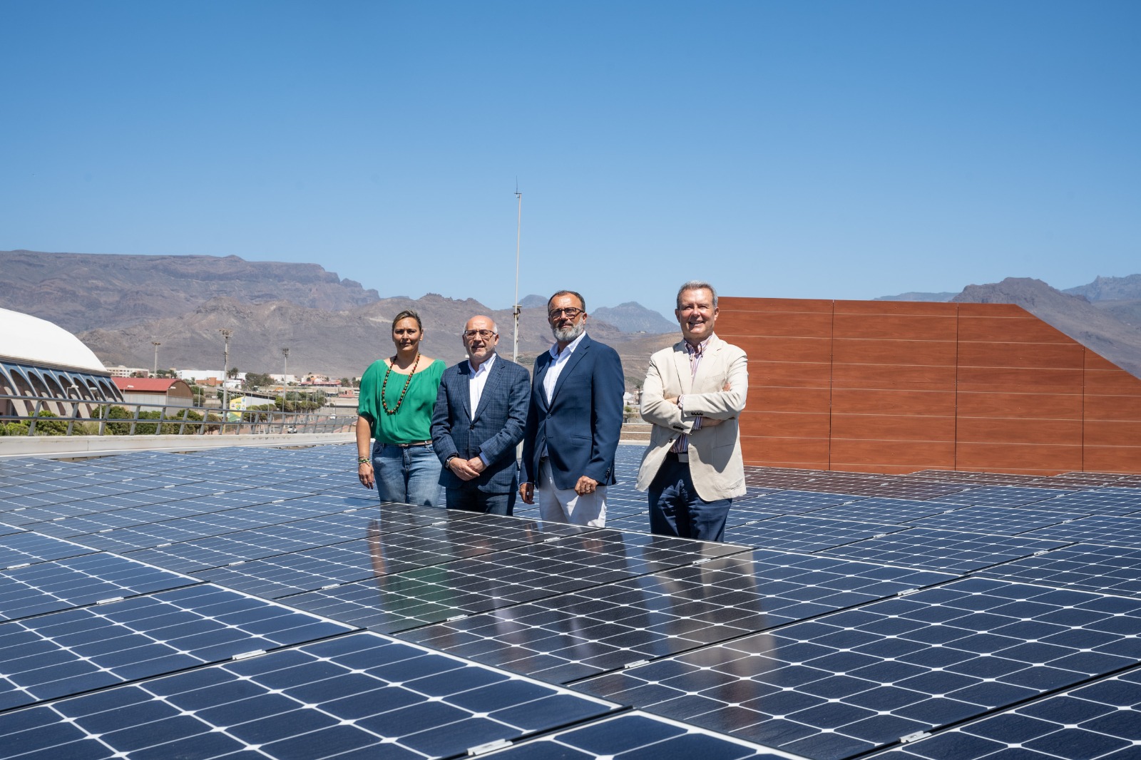  El Ayuntamiento de Santa Lucía deTirajana instala 1.700 paneles fotovoltaicos en centros educativos, deportivos y edificios municipales 