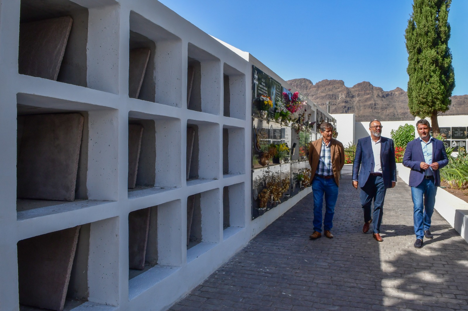 El Ayuntamiento recepciona las obras de reforma  del cementerio de Santa Lucía casco que  cuenta con 63 nuevos nichos 