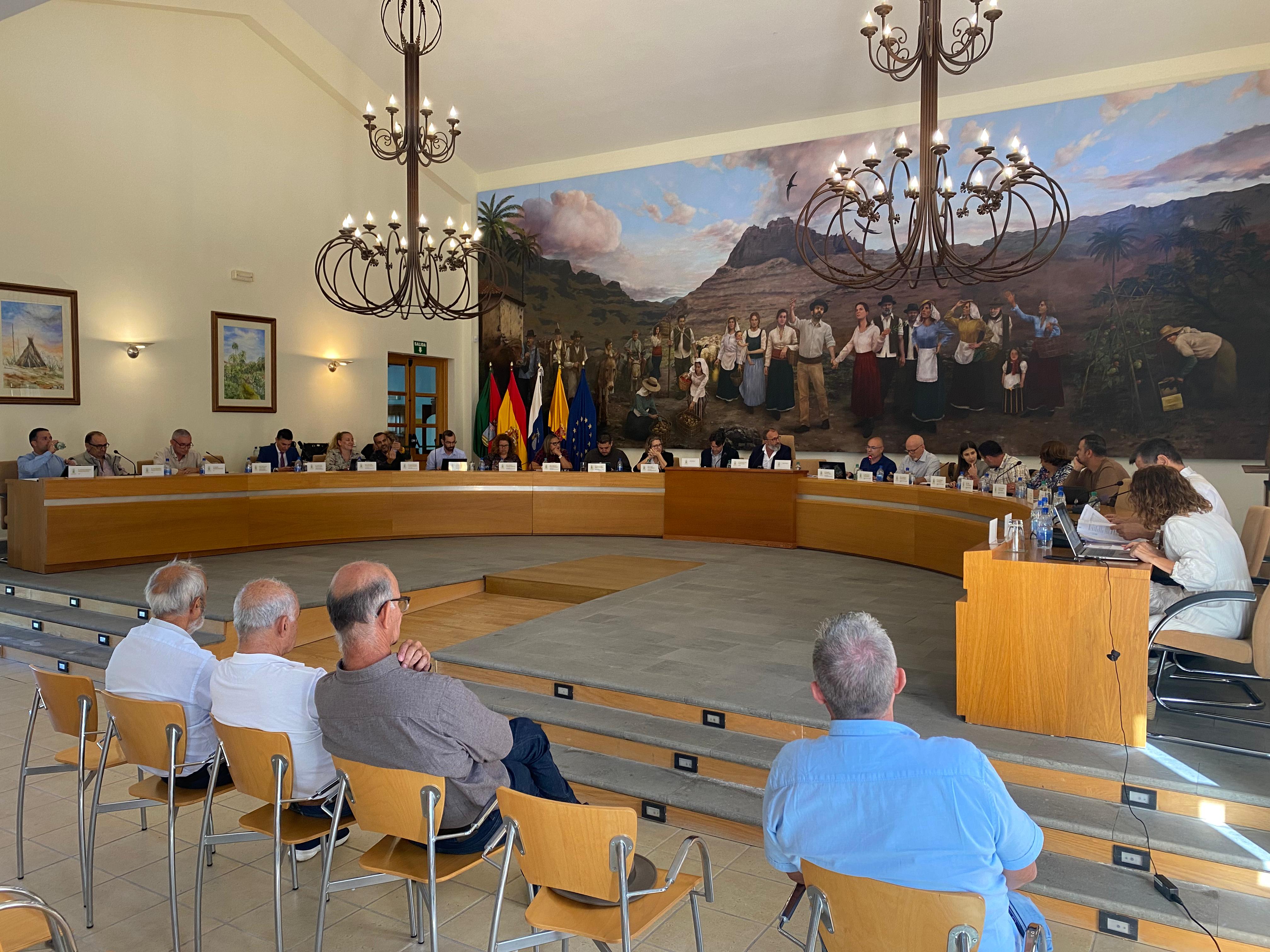 El pleno reconoce por unanimidad la labor social, cultural  e histórica de la Heredad de Sardina del Sur