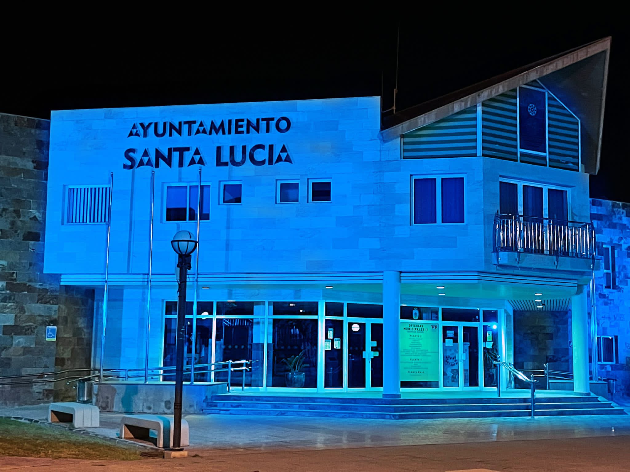 El Ayuntamiento se suma al Día Mundial de Concienciación sobre el Autismo iluminando de azul las oficinas municipales 