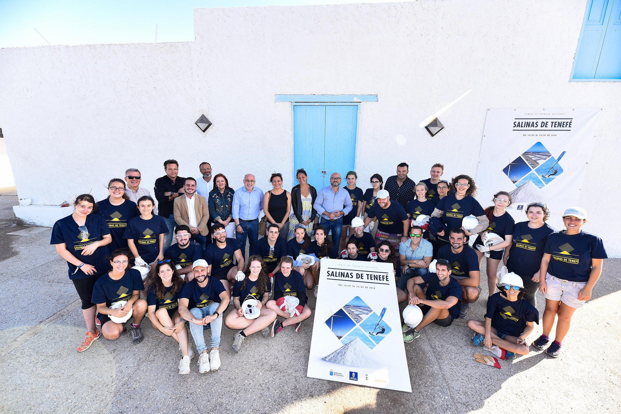 Jóvenes de diferentes comunidades autónomas participan en un campo de trabajo en las Salinas de Tenefé de Santa Lucía